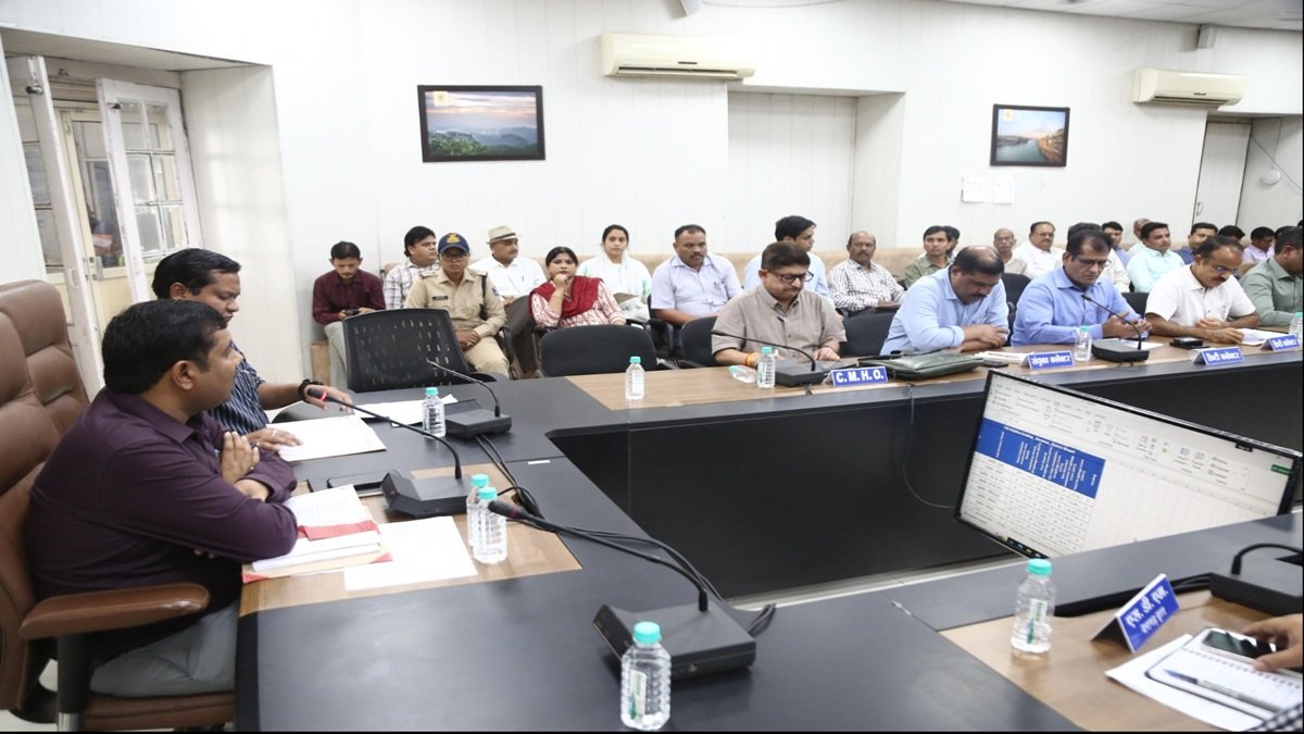 मानसून को लेकर कलेक्टर कौशलेंद्र विक्रम सिंह ने की बैठक, अधिकारी और कर्मचारियों को अलर्ट मोड में रहने के आदेश
