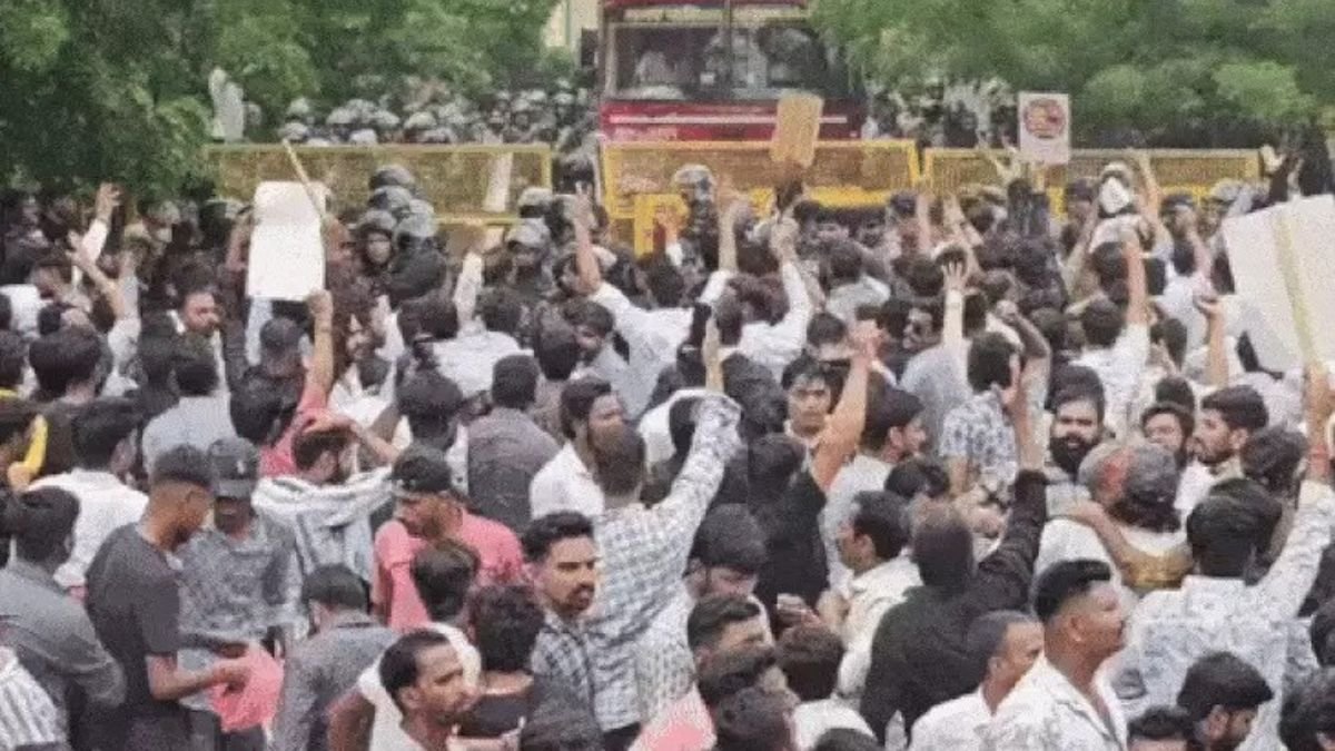 करणी सेना का मंदसौर में प्रदर्शन बेकाबू, वाटर कैनन से प्रदर्शनकारियों को गया खदेड़ा