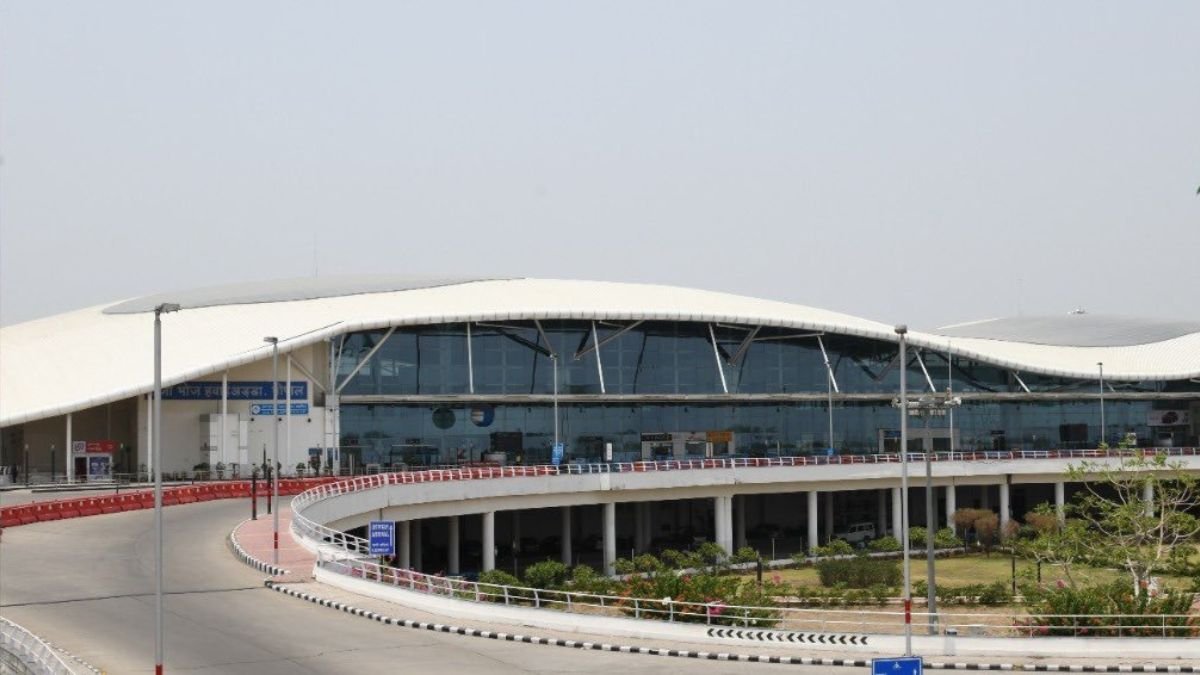 भोपाल एयरपोर्ट बना देश का नंबर 1, कस्टमर सैटिस्फैक्शन सर्वे में मिला फुल 5/5 स्कोर