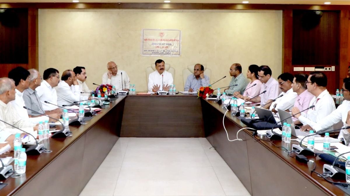 नई शिक्षा नीति की बैठक संपन्न, स्कूल शिक्षा मंत्री ने दी ये जानकारी; कहा- “प्राइवेट स्कूलों में मॉनिटरिंग जरूरी”