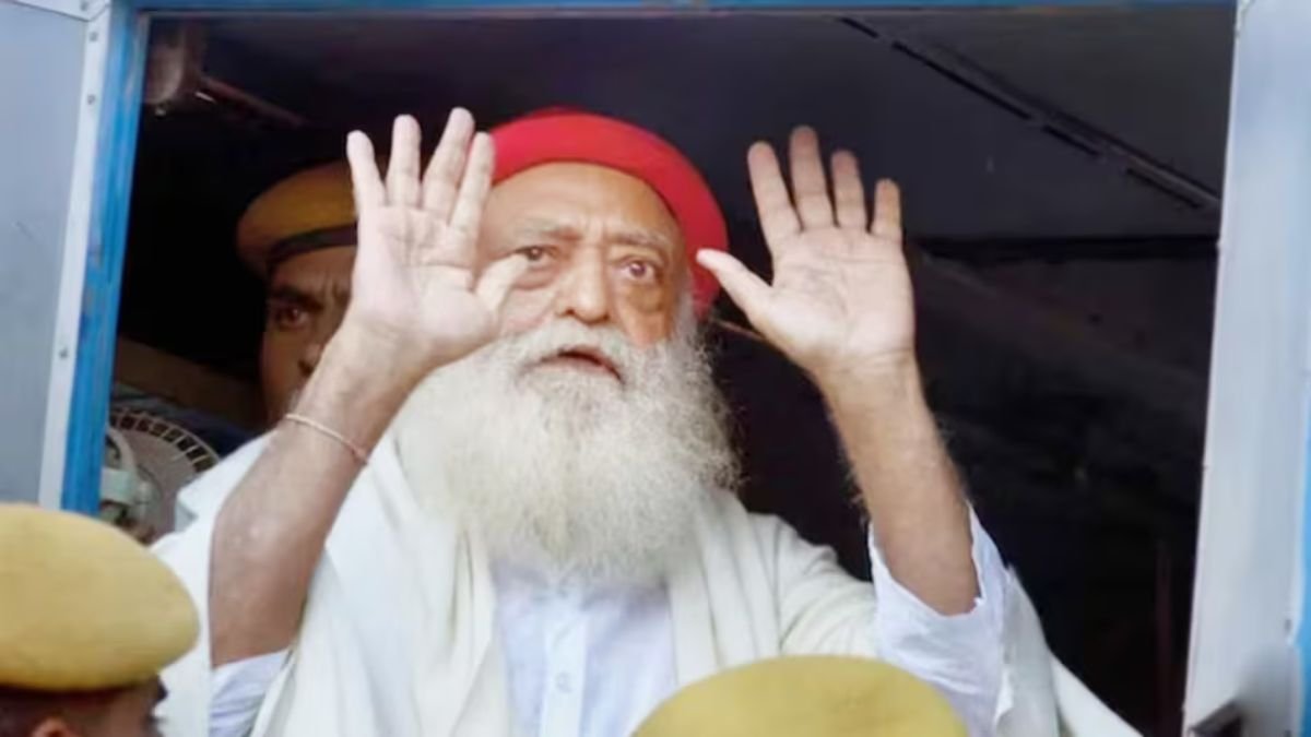 12 साल बाद पहली बार गुरु पूर्णिमा पर जेल से बाहर रहा आसाराम, हाईकोर्ट ने 12 अगस्त तक बढ़ाई जमानत