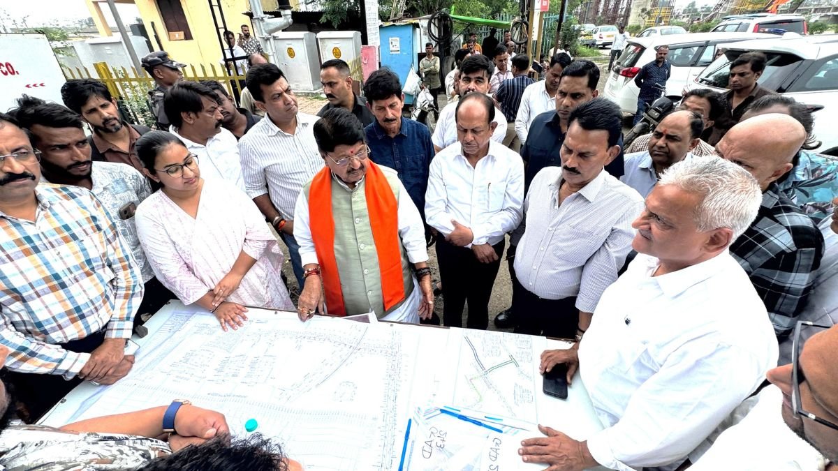 इंदौर में Z आकार वाले ब्रिज की डिजाइन पर उठे सवाल, मंत्री कैलाश विजयवर्गीय बोले– “जनता के साथ अन्याय नहीं होने दूंगा”