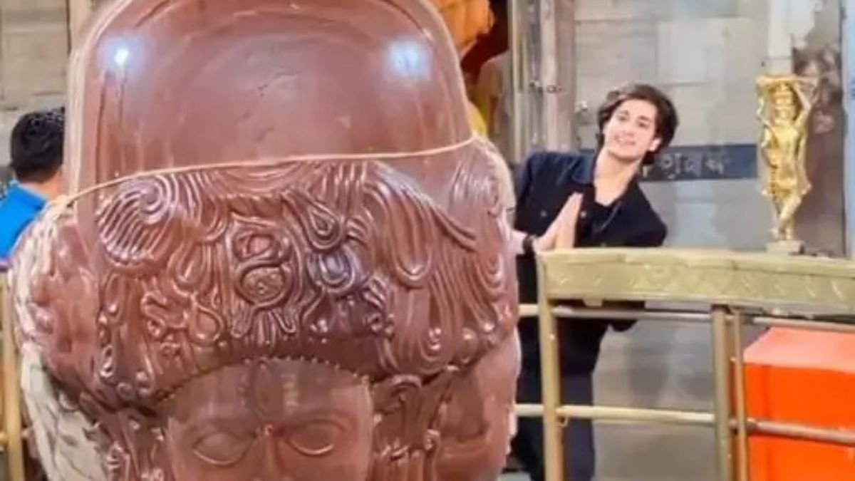 पशुपतिनाथ मंदिर के गर्भगृह में युवती ने बनाई रील, मचा बवाल; मांगी माफी