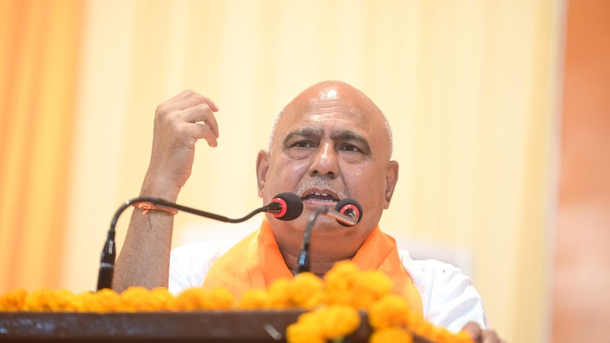 भाजपा युवा मोर्चा की बैठक, हेमंत खंडेलवाल बोले- ‘बड़ा फोटो लगाने से पद नहीं मिलता, समाज में विशिष्ट छवि बनाएं’