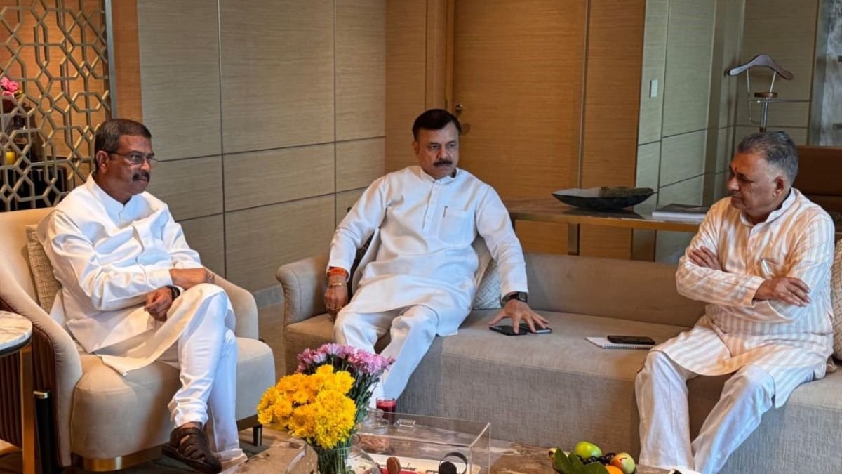 भोपाल में केंद्रीय शिक्षा मंत्री से मिले इंदर सिंह परमार, नई शिक्षा नीति पर हुई चर्चा; इन विषयों की दी जानकारी