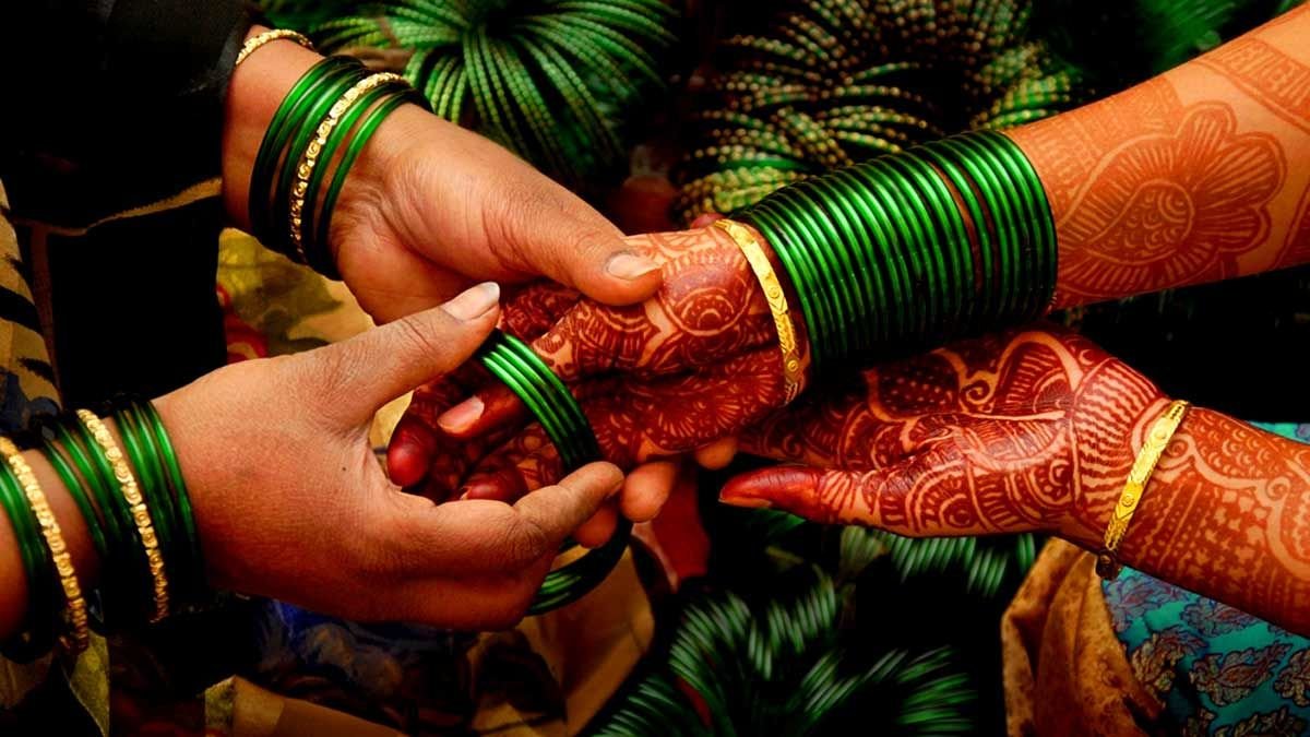 सावन में क्यों पहनते हैं हरे वस्त्र? जानिए इसके पीछे की रहस्य और धार्मिक मान्यता