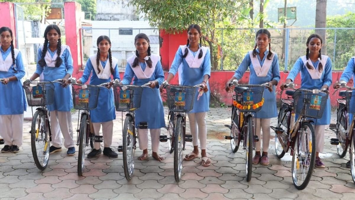 MP सरकार का बड़ा कदम, स्कूल की राह हुई आसान; नि:शुल्क साइकिल वितरण से छात्राओं में खुशी