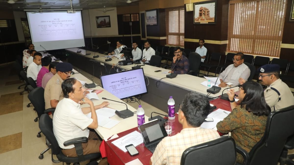 ग्वालियर में हुई सतर्कता समिति की बैठक, कलेक्टर ने दिए सख्त निर्देश; एक साल में 6 करोड़ की सहायता