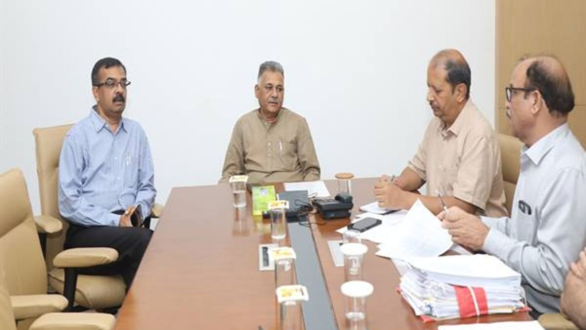 उच्च शिक्षा मंत्री इंदर सिंह परमार ने विभागीय समीक्षा बैठक में दिए कड़े निर्देश, जताई सख्ती