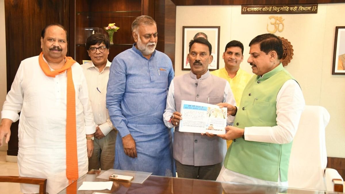 मुख्यमंत्री डॉ. यादव ने जल संरक्षण पर केंद्रित पुस्तिका का किया विमोचन, पढ़ें पूरी खबर