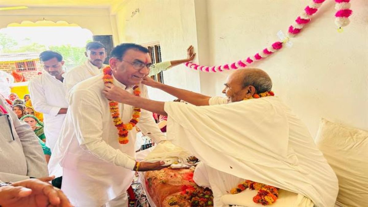 गुरुजनों के चरणों में राज्यमंत्री पंवार, बोले- गुरु के आशीर्वाद से ही मिलती है लोकसेवा की शक्ति
