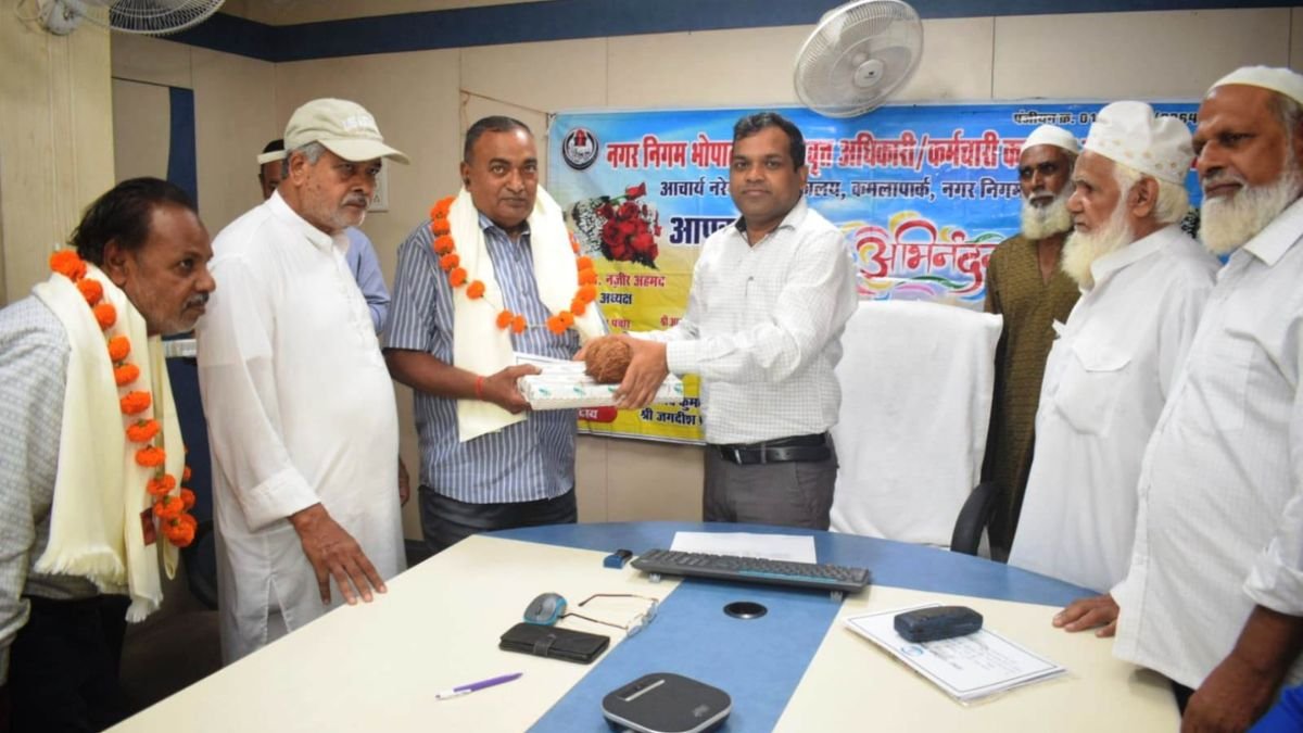 भोपाल नगर निगम में सेवानिवृत्त कर्मचारियों को दी गई ससम्मान विदाई, ये लोग हुए शामिल