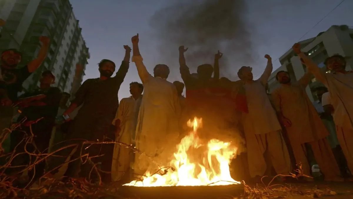 पाकिस्तान कराची में स्वतंत्रता दिवस का जश्न बना मातम, हवाई फायरिंग में  8 साल की बच्ची समेत तीन की मौत; 60 से ज्यादा घायल