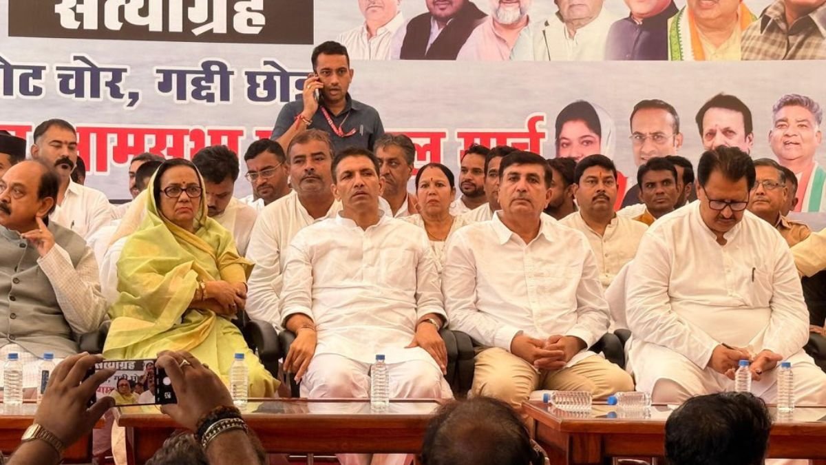 भोपाल में कांग्रेस का प्रदर्शन, “वोट चोर गद्दी छोड़” नारे से गूंजी सड़कें; पैदल मार्च का आयोजन
