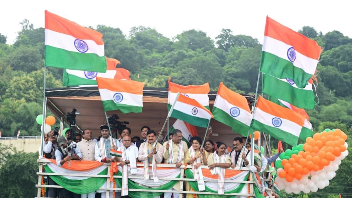 भोपाल में जल तिरंगा यात्रा, CM यादव ने बोट क्लब से दी आजादी के संदेश के साथ यात्रा को गति
