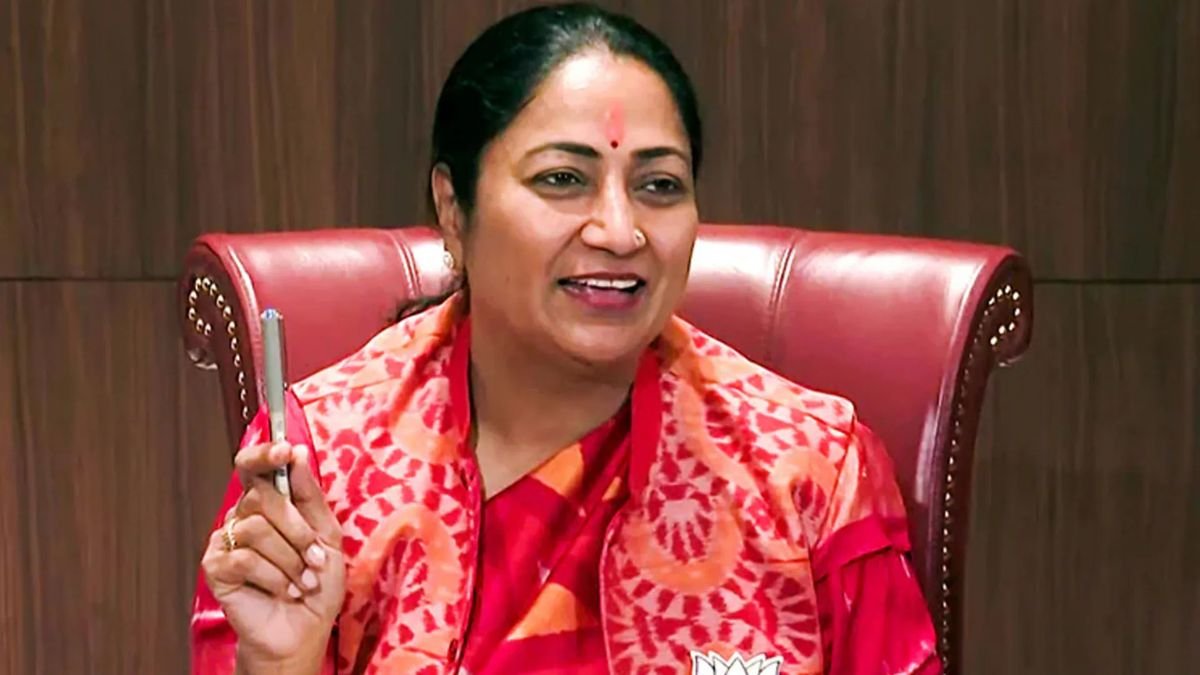 जनसुनवाई के दौरान दिल्ली की CM रेखा गुप्ता पर हमला, आरोपी गिरफ्तार; सुरक्षा अलर्ट