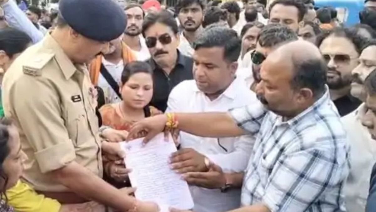 जबलपुर में नवरात्र से पहले गरबा उत्सवों पर विवाद, विहिप-बजरंग दल ने दी चेतावनी; प्रशासन को सौंपा ज्ञापन