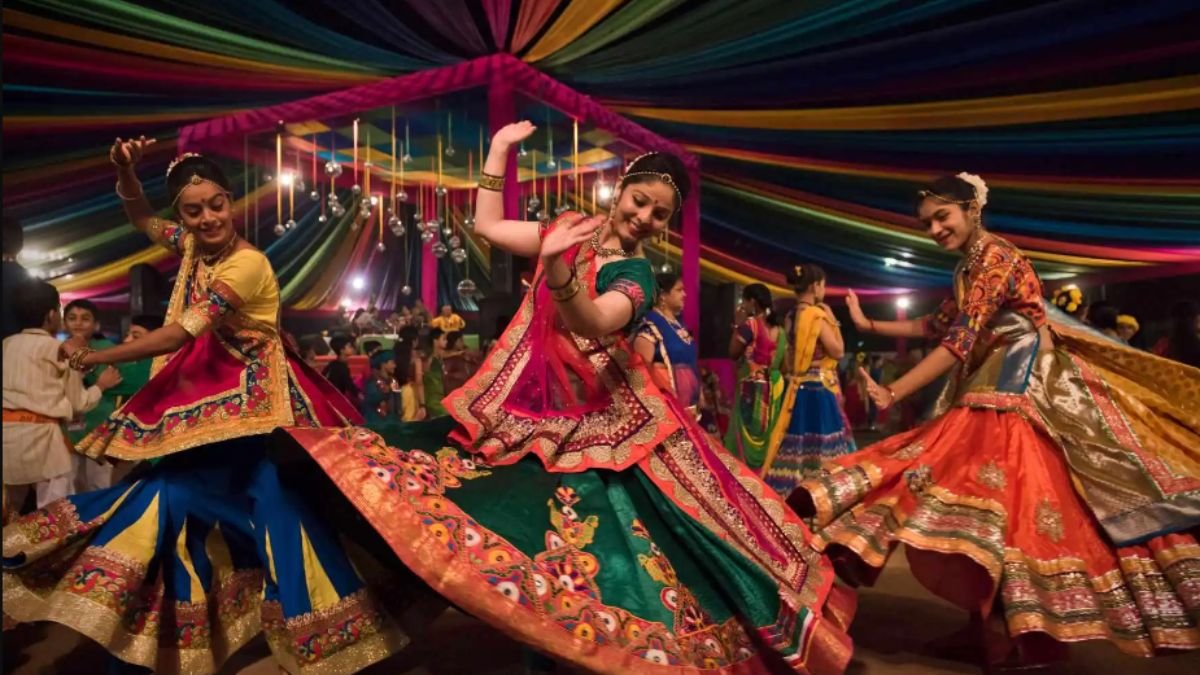 उज्जैन में नवरात्रि गरबा पर सख्ती, तलवार की धुन पर नृत्य; कलावा से मिलेगी पंडालों में एंट्री