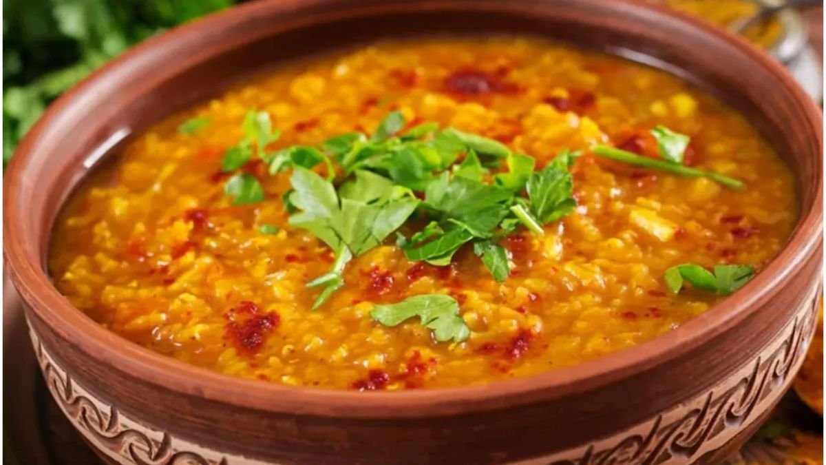 घर पर बनाएं डिलीशियस मसूर की दाल, दिल खुश कर देगा तड़का