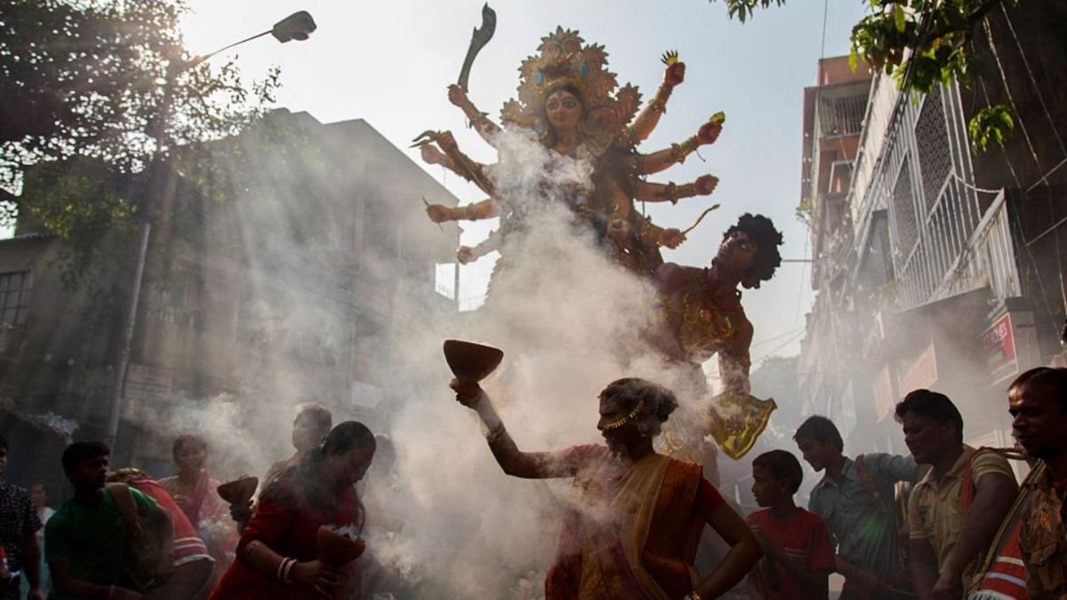जबलपुर में ग्वारीघाट कुंड में दुर्गा प्रतिमाओं का सुरक्षित विसर्जन, सुरक्षा के किए इंतजाम