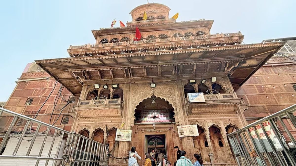 विश्व प्रसिद्ध ठाकुर बांके बिहारी मंदिर के दर्शन में हुए बड़े बदलाव, VIP सुविधा हुए बंद