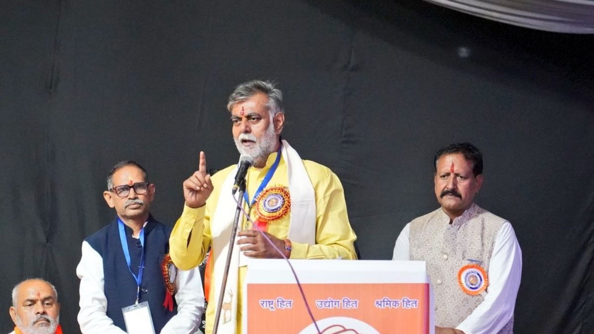 देवास में कंस्ट्रक्शन मजदूर महासंघ का प्रांतीय अधिवेशन सम्पन्न, मंत्री प्रहलाद पटेल बोले- “मजदूर सिर्फ परिवार ही नहीं”