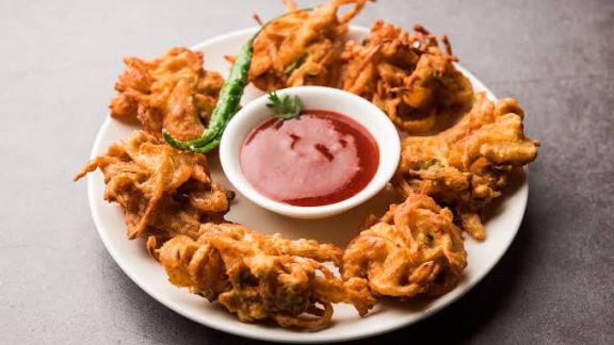 बरसात की शाम का परफ़ेक्ट साथी, लौकी के पकौड़े