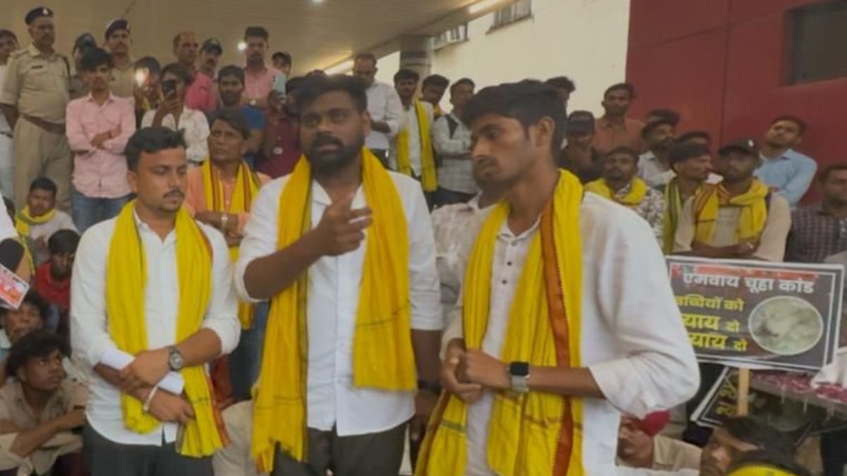 इंदौर एमवाय चूहा कांड, जयस का धरना जारी; निलंबन तक जारी रहेगा आंदोलन