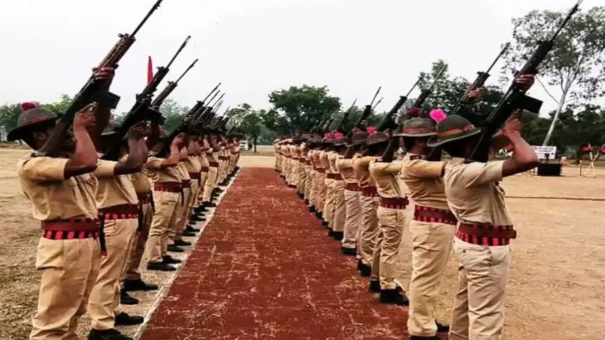 उज्जैन में पुलिस शहीद दिवस पर श्रद्धा सुमन अर्पित, शहीदों को याद कर किया सम्मान