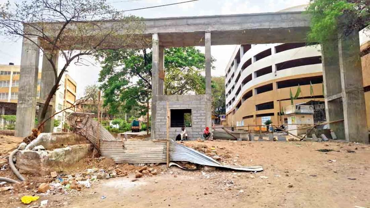 भोपाल में जीएमसी मेन गेट का निर्माण पूरा, रोड अधूरी; मरीज और परिजन परेशान