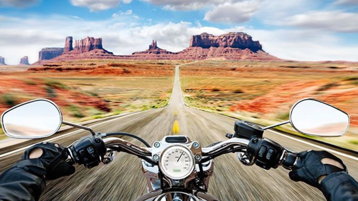 रोड सेफ्टी पर सख्त हुए मुख्य सचिव, बोले- “लोग पुलिस को देखकर पहन लेते हैं हेलमेट, जबकि हादसे मौत को दावत देने जैसे हैं”