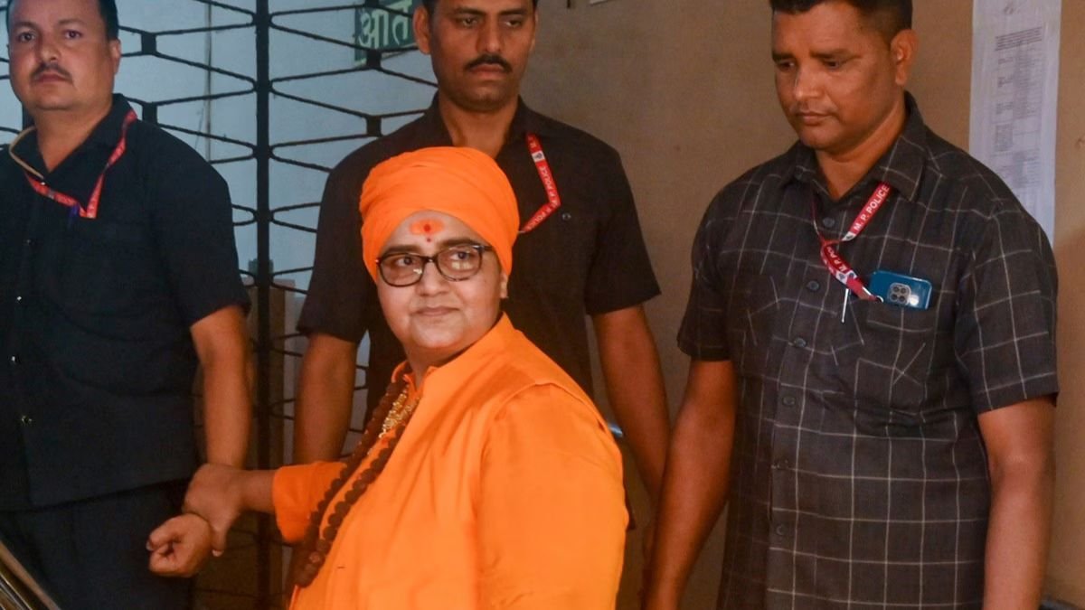 सोशल मीडिया पर वायरल हुआ प्रज्ञा सिंह ठाकुर का वीडियो, बोलीं- “बच्चे बात न मानें तो तोड़ दो टांगें”