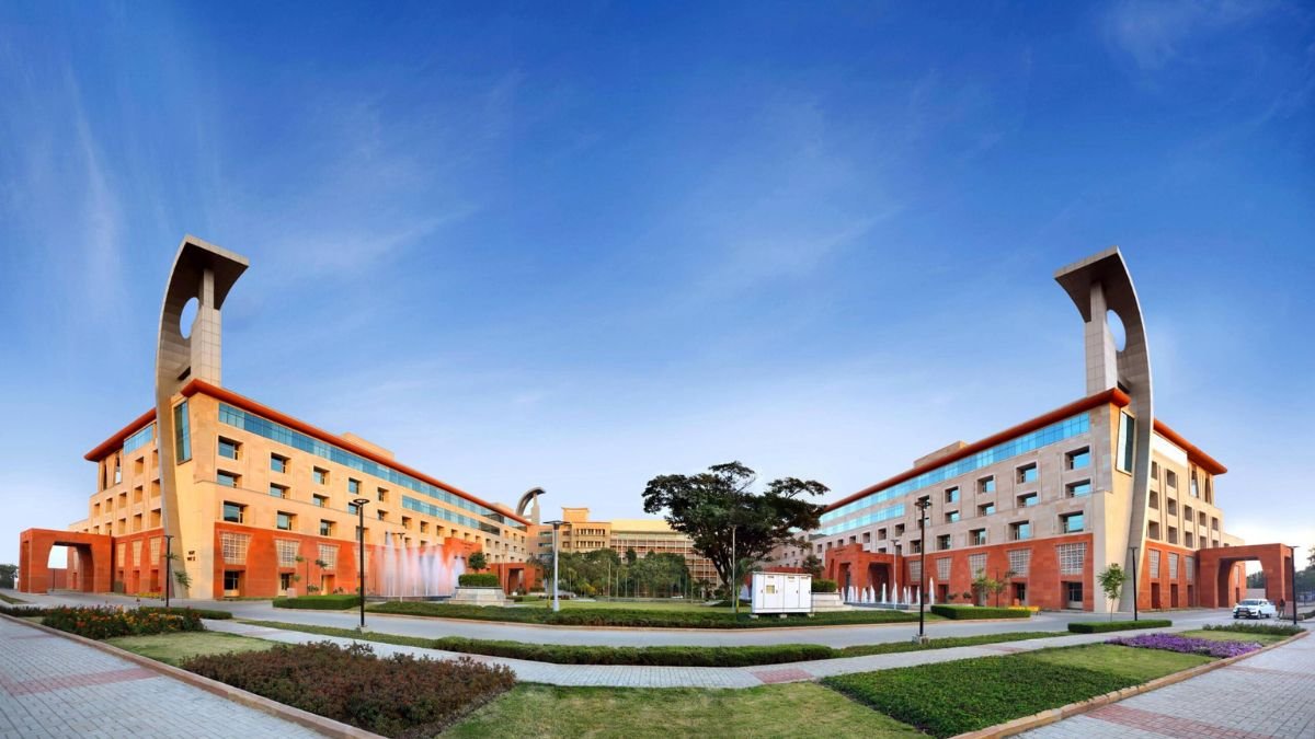 मंत्रालय के बाहर संतोष वर्मा के खिलाफ जोरदार विरोध, ब्राह्मण समाज ने की कड़ी कार्रवाई की मांग