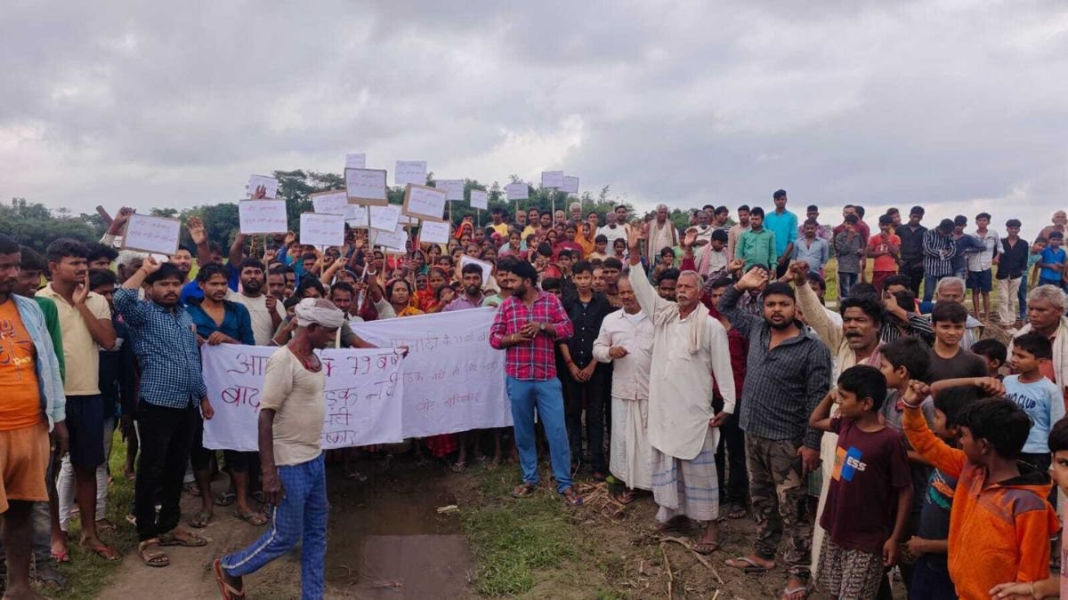 “सड़क नहीं तो वोट नहीं”;  नाव के सहारे जिंदगी; कुशेश्वरस्थान के ग्रामीणों ने किया मतदान का बहिष्कार