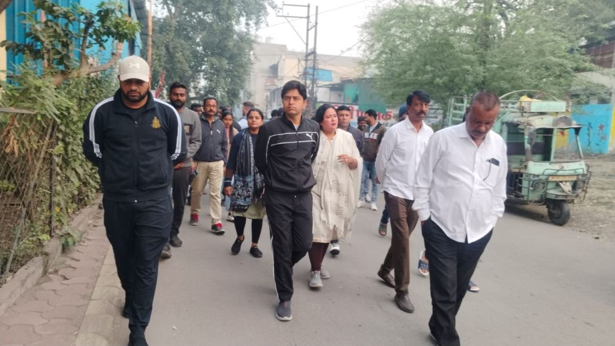 इंदौर नगर निगम आयुक्त का वार्ड 6 में दौरा, सफाई से लेकर सुरक्षा तक दिए सख्त निर्देश