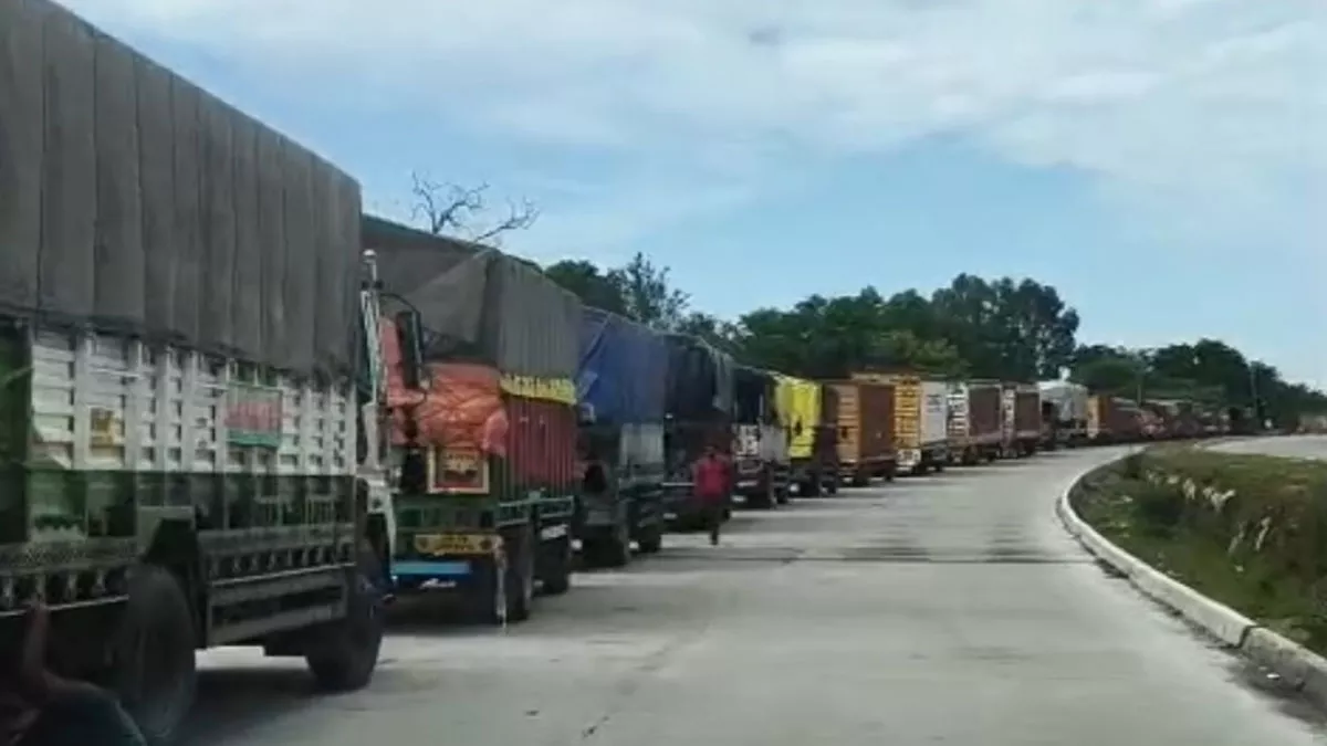 इंदौर के चंदन नगर में देर रात उपद्रव, एक दर्जन वाहनों के कांच फोड़े