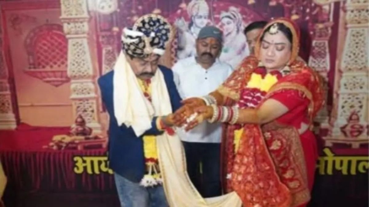 एक शादी, तीन दावे और कई सवाल… पूर्व मंत्री दीपक जोशी की निजी ज़िंदगी क्यों बन गई सियासी भूचाल