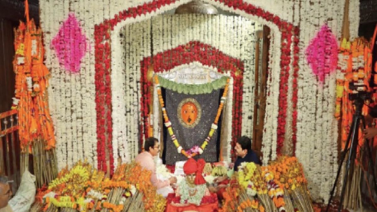 इंदौर में रणजीत अष्टमी: कड़के की ठंड में भी उमड़ा आस्था का सैलाब, रणजीत बाबा की प्रभातफेरी ने शहर को किया भक्तिमय