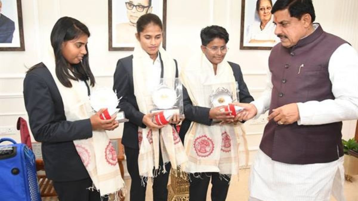 ब्लाइंड टी-20 वर्ल्ड कप जीत पर MP की बेटियों को बड़ा सम्मान, CM ने 2 महिला क्रिकेटरों को 25 लाख देने की घोषणा