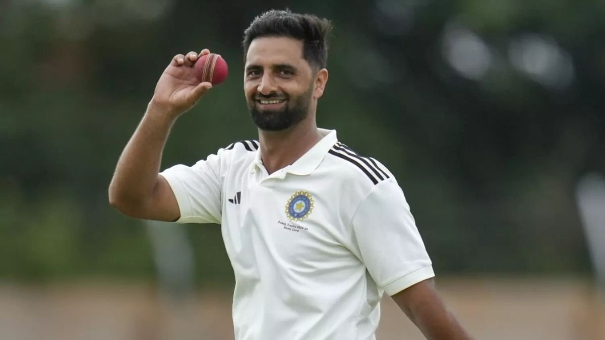 8.40 करोड़ में खरीदा गया जम्मू-कश्मीर का तेज गेंदबाज Auqib Dar, क्रिकेट की दुनिया में उभरा नया सितारा