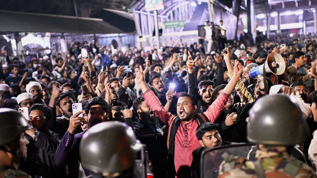 बांग्लादेश में हिंसा और विरोध-प्रदर्शन जारी, शरीफ हादी की मौत ने फैलाई तनाव की लहर