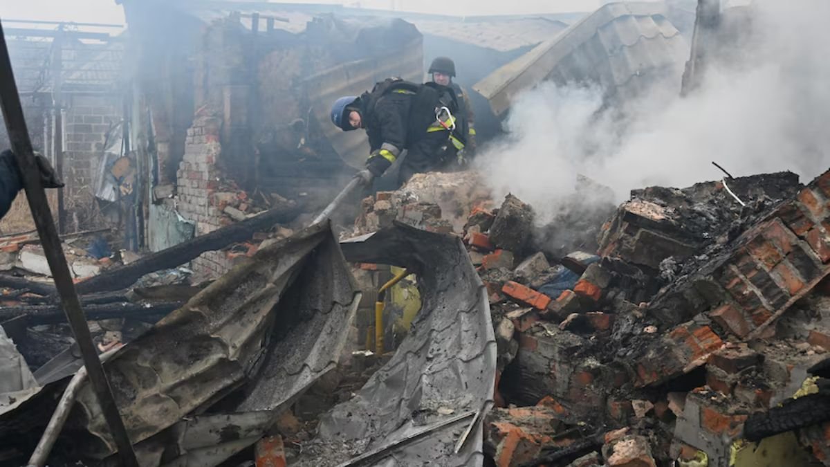 रूस ने यूक्रेन की राजधानी कीव पर किया हमला, 16 वर्षीय किशोर समेत 8 लोग हुए घायल; कई इमारतों में लगी आग