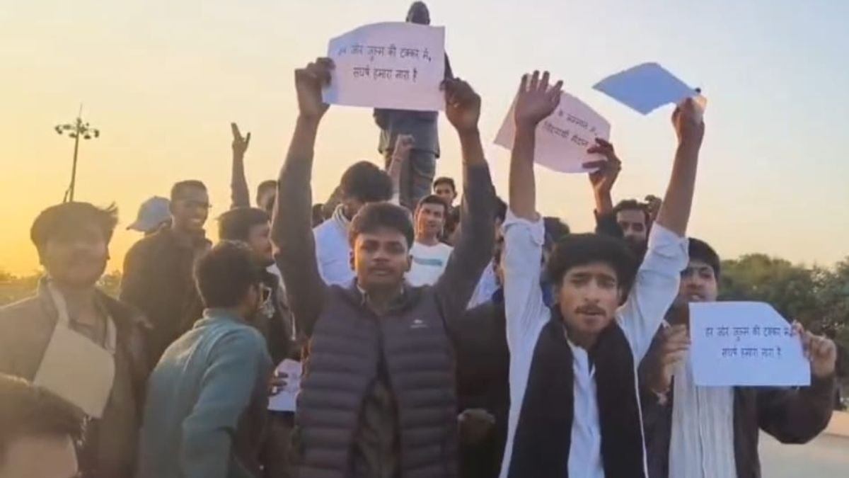 सीहोर में जर्नलिस्ट के साथ हुई अभद्रता का भोपाल में विरोध, MCU के छात्रों ने किया प्रदर्शन