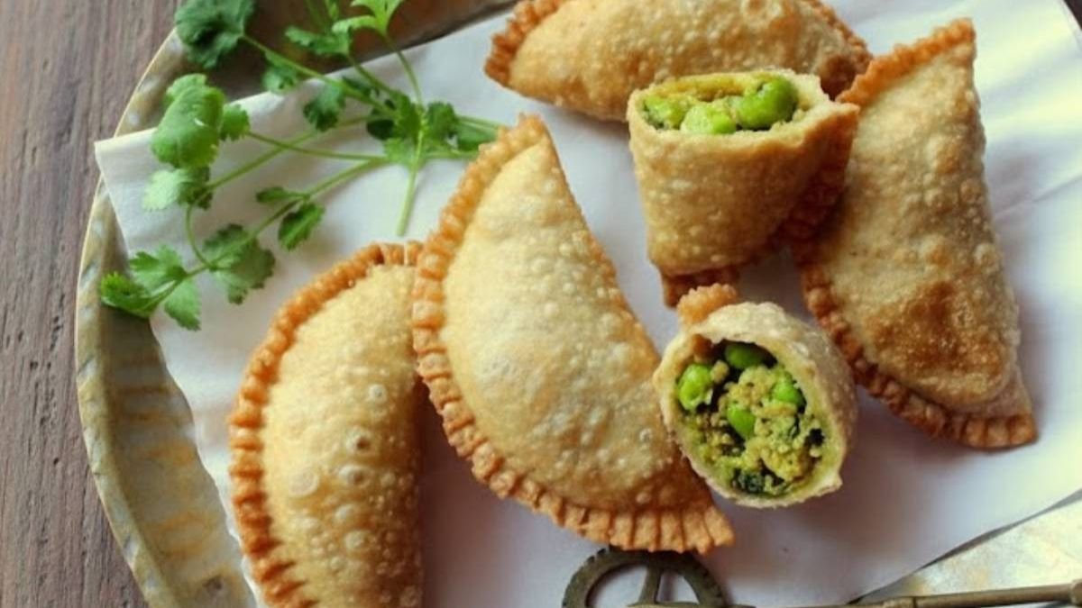 मीठी नहीं, इस बार बनाएं मटर गुजिया; आसान रेसिपी घर पर