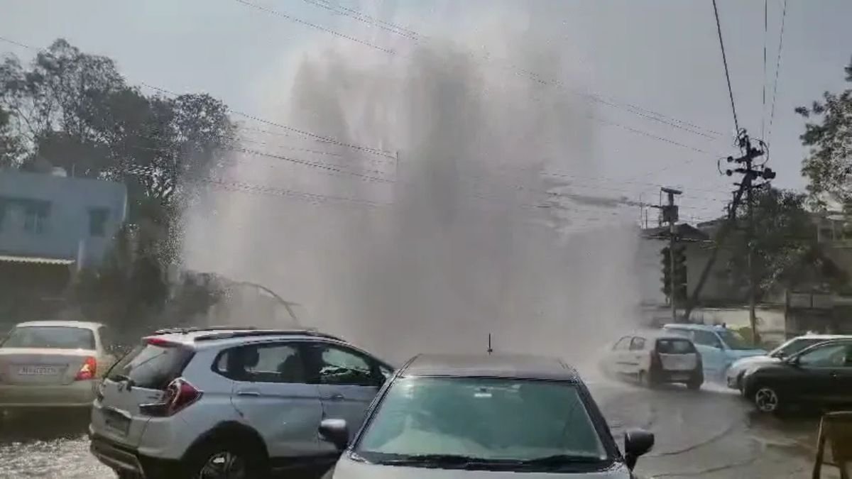 भोपाल में फूटी नर्मदा लाइन, सड़क बनी जलाशय; एक घंटे तक बहता रहा लाखों लीटर पानी