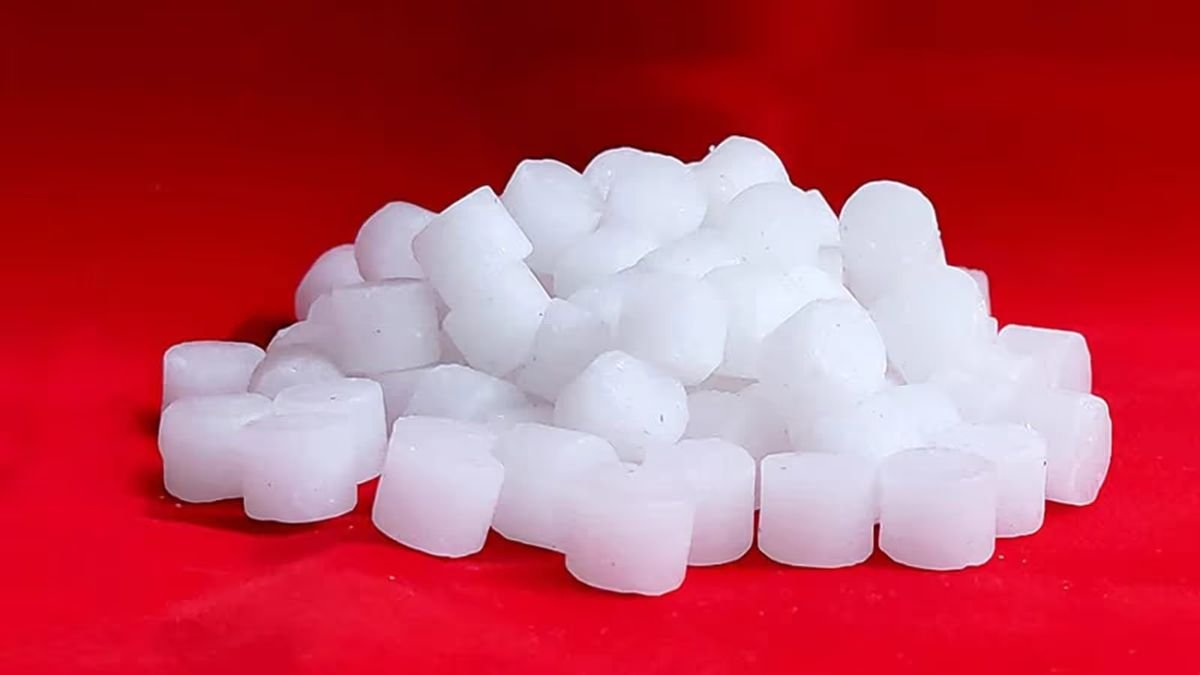 कपूर के असरदार घरेलू उपाय से दूर करें नेगेटिविटी, घर आएगी पॉजिटिव एनर्जी