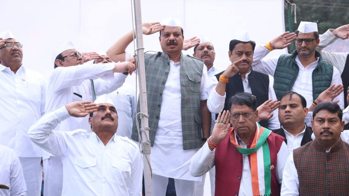 77वें गणतंत्र दिवस पर प्रदेश कांग्रेस कार्यालय में ध्वजारोहण, संविधान की रक्षा का संकल्प