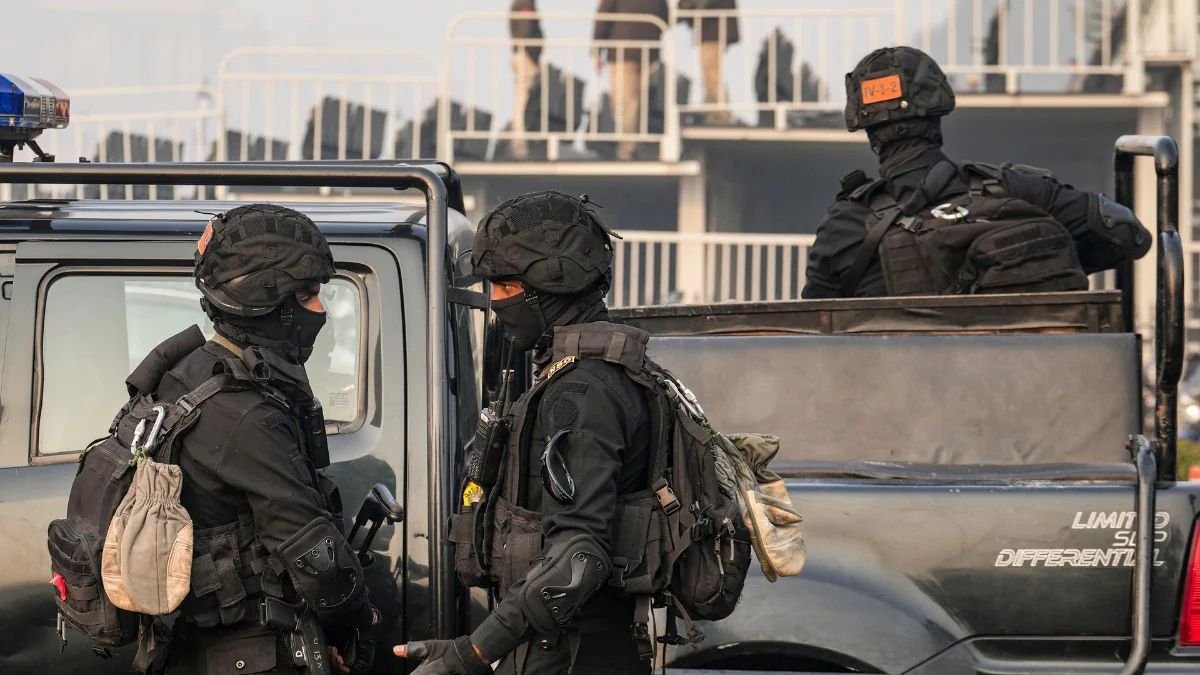 गणतंत्र दिवस से पहले देशभर में हाई अलर्ट जारी, अयोध्या और जम्मू के मंदिरों में बढ़ाई गई सुरक्षा