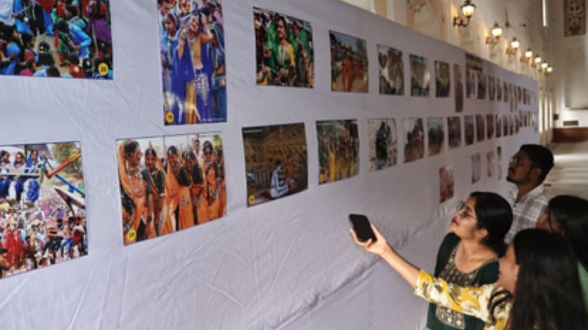 इंदौर के गांधी हॉल में ‘जात्रा-2026’ का रंग, जनजातीय सुर-ताल पर झूमा इंदौर